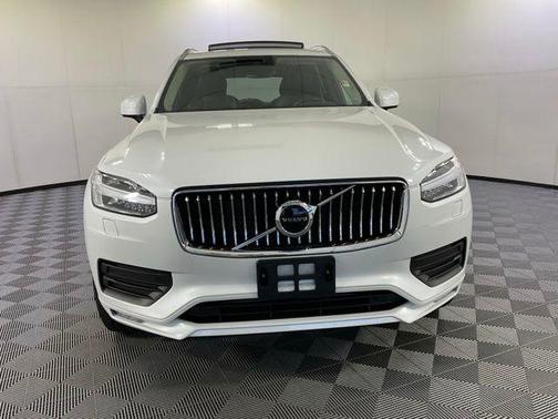 2022 Volvo XC90 T6 Momentum