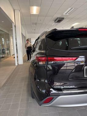 2022 Toyota Highlander Platinum