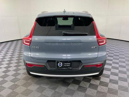 2023 Volvo XC40 B5 Ultimate Bright Theme