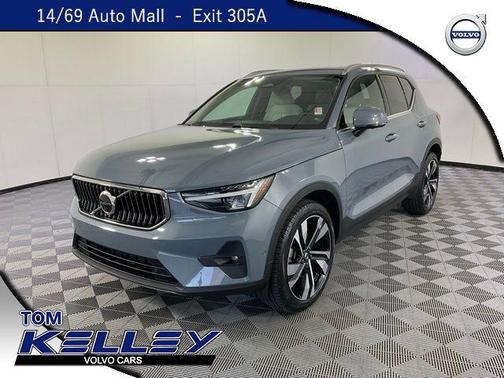 2023 Volvo XC40 B5 Ultimate Bright Theme