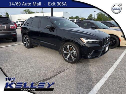 Onyx Black Metallic 2022 Volvo XC60 B5 R-Design