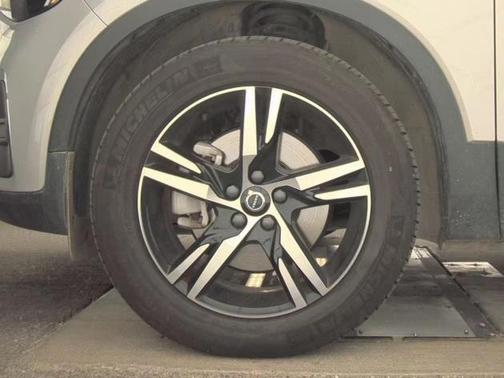 Silver 2025 Volvo XC40 B5 Core