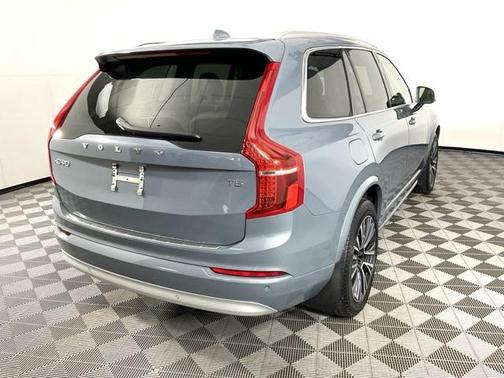 2022 Volvo XC90 T5 Momentum