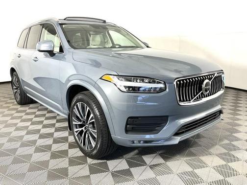 2022 Volvo XC90 T5 Momentum