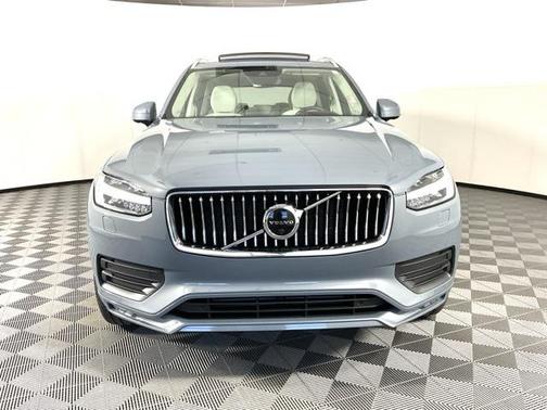 2022 Volvo XC90 T5 Momentum