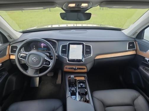 2024 Volvo XC90 Recharge Plug-In Hybrid T8 Core Bright Theme