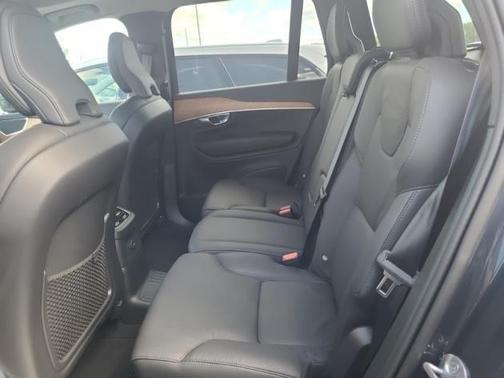 2024 Volvo XC90 Recharge Plug-In Hybrid T8 Core Bright Theme