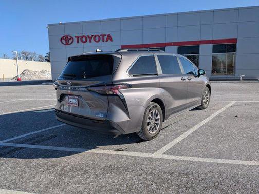 2024 Toyota Sienna XLE