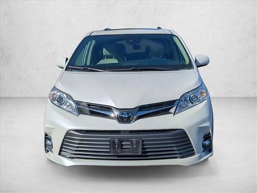 2020 Toyota Sienna XLE