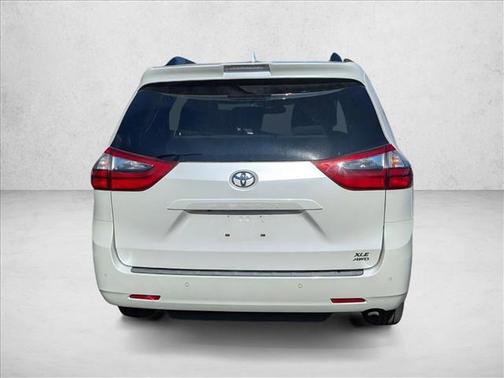 2020 Toyota Sienna XLE