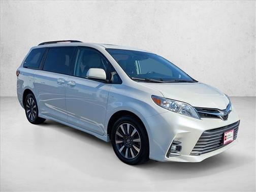 2020 Toyota Sienna XLE