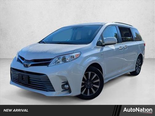 2020 Toyota Sienna XLE