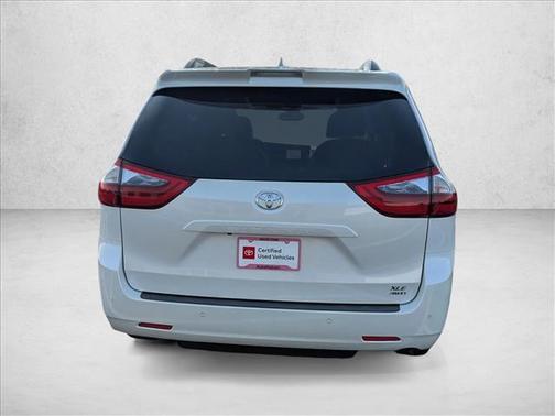 2020 Toyota Sienna XLE