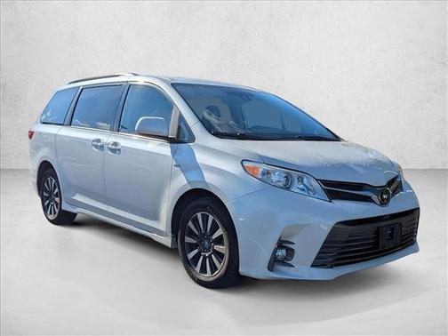 2020 Toyota Sienna XLE