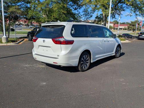 2020 Toyota Sienna XLE