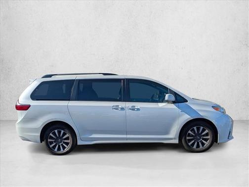 2020 Toyota Sienna XLE