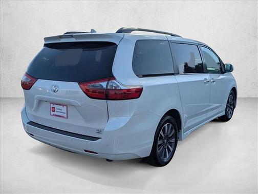 2020 Toyota Sienna XLE