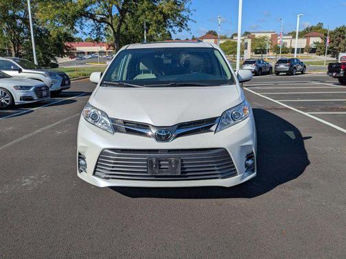 2020 Toyota Sienna XLE