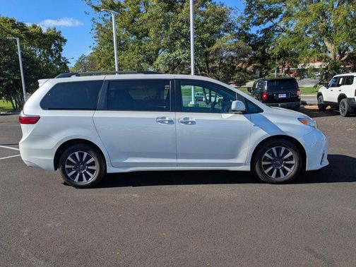 2020 Toyota Sienna XLE