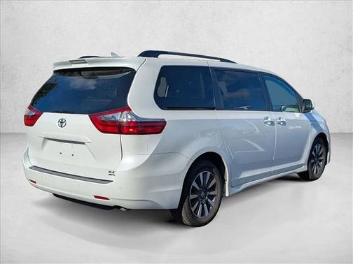 2020 Toyota Sienna XLE