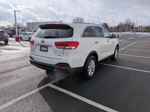 2017 Kia Sorento LX