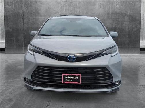 2025 Toyota Sienna Woodland Edition