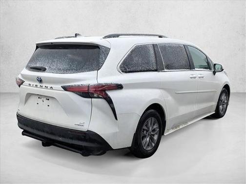 2022 Toyota Sienna LE