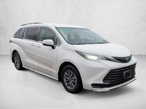 2022 Toyota Sienna LE