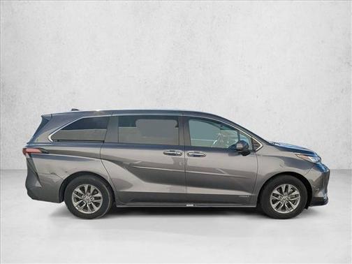 2021 Toyota Sienna XLE 7 Passenger