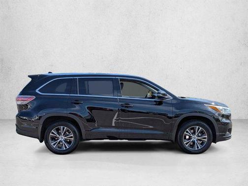 Midnight Black Metallic 2016 Toyota Highlander XLE