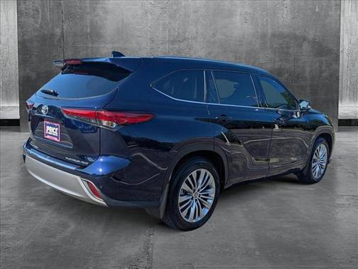 2022 Toyota Highlander Platinum
