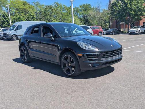 Jet Black Metallic 2016 Porsche Macan Macan S