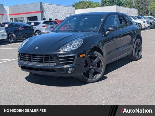 Jet Black Metallic 2016 Porsche Macan Macan S