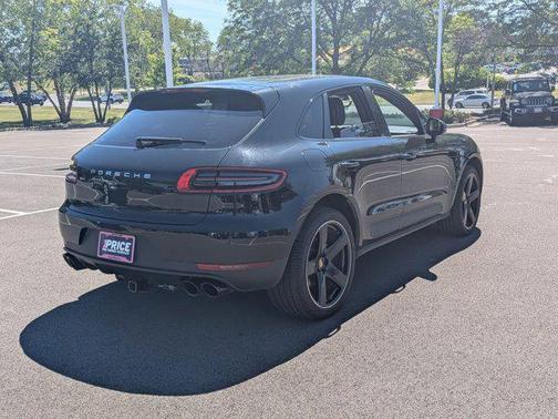 Jet Black Metallic 2016 Porsche Macan Macan S