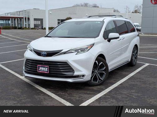 2025 Toyota Sienna Platinum