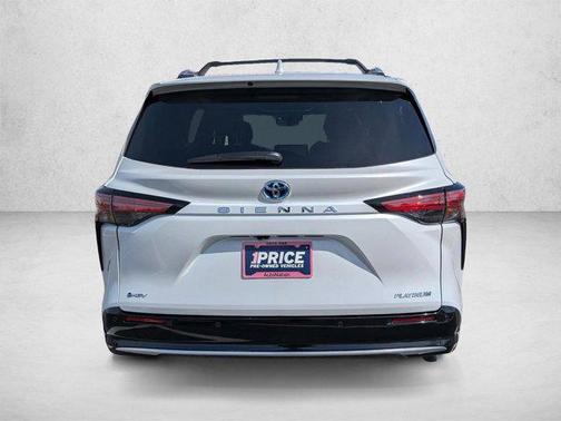 Wind Chill Pearl 2025 Toyota Sienna Platinum