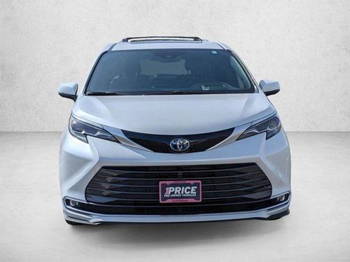 Wind Chill Pearl 2025 Toyota Sienna Platinum