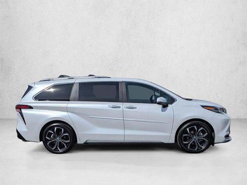 Wind Chill Pearl 2025 Toyota Sienna Platinum