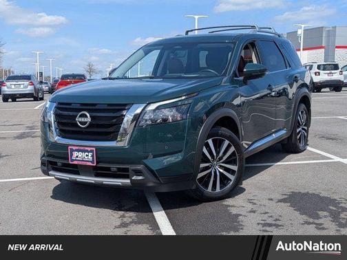 Obsidian Green Pearl 2025 Nissan Pathfinder Platinum 4WD