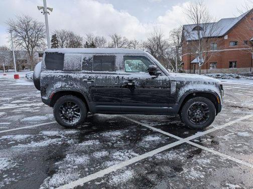 2025 Land Rover Defender 110 P300