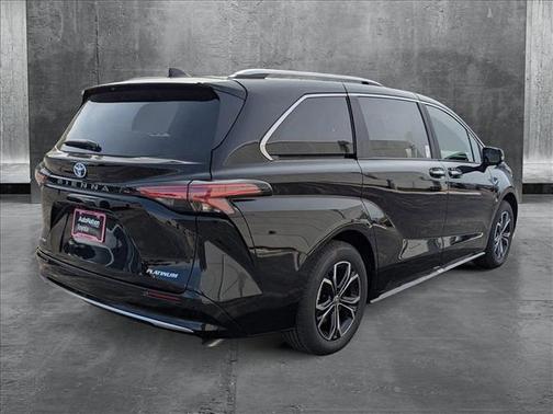 2025 Toyota Sienna Platinum 7 Passenger