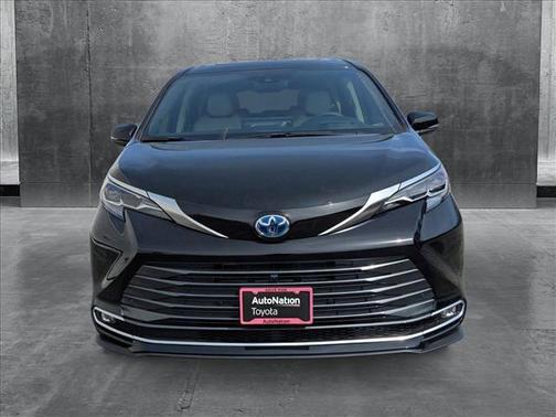 2025 Toyota Sienna Platinum 7 Passenger