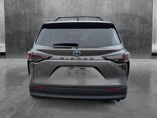 2024 Toyota Sienna LE
