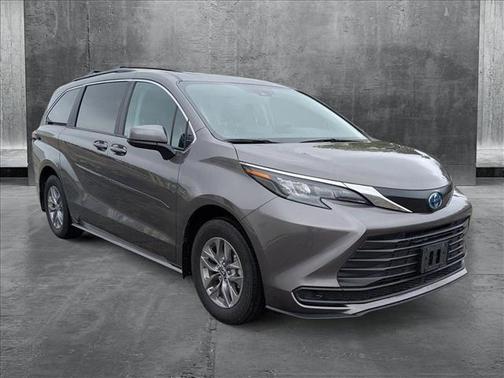 2024 Toyota Sienna LE