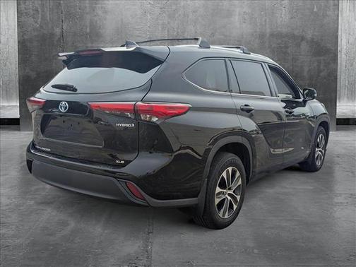 2021 Toyota Highlander Hybrid XLE