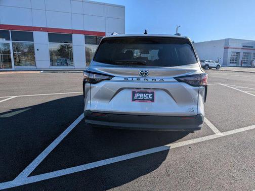 2024 Toyota Sienna XLE