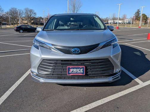 2024 Toyota Sienna XLE