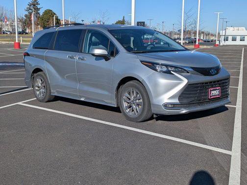 2024 Toyota Sienna XLE