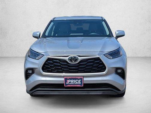 Celestial Silver Metallic 2023 Toyota Highlander LE