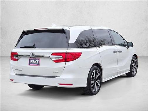White Diamond Pearl 2019 Honda Odyssey Elite